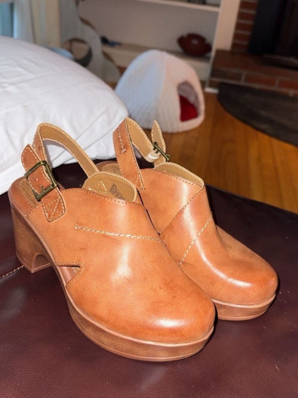 b. o. c. clogs